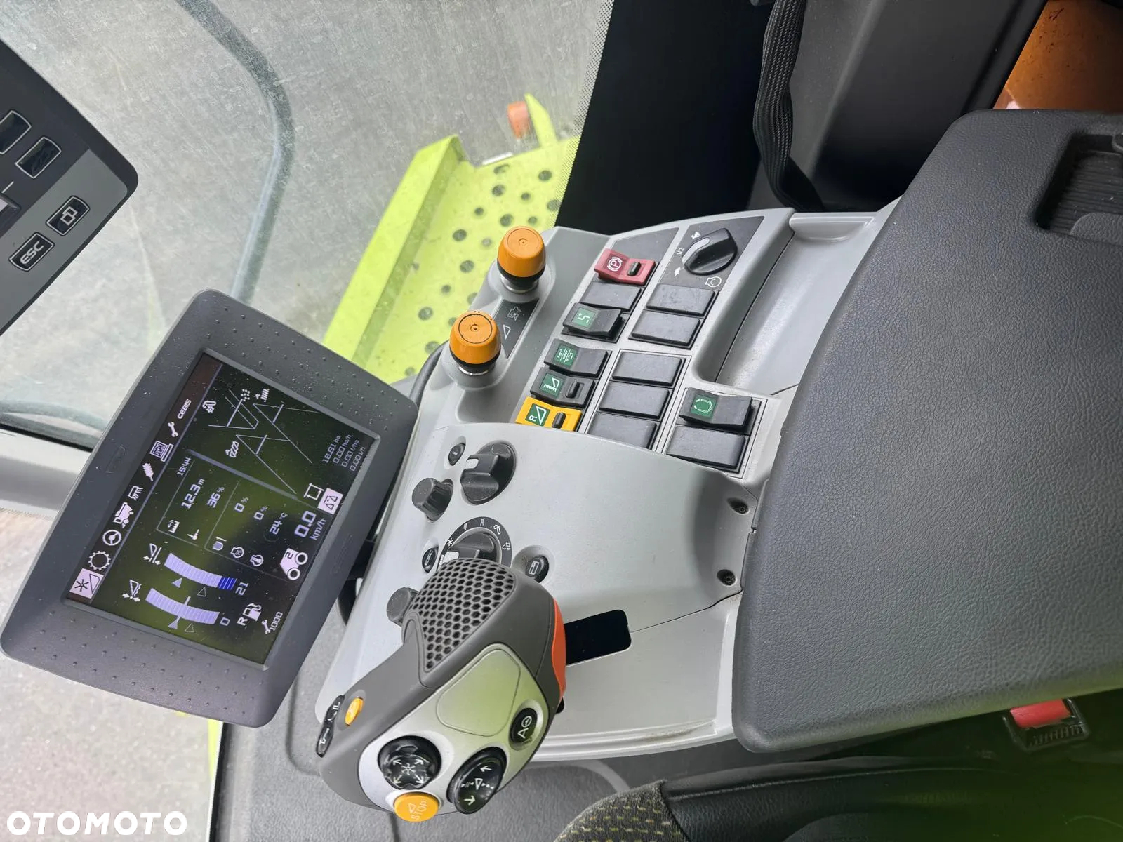 Claas LEXION 780 TT + HEDER VARIO 12,3 - 10