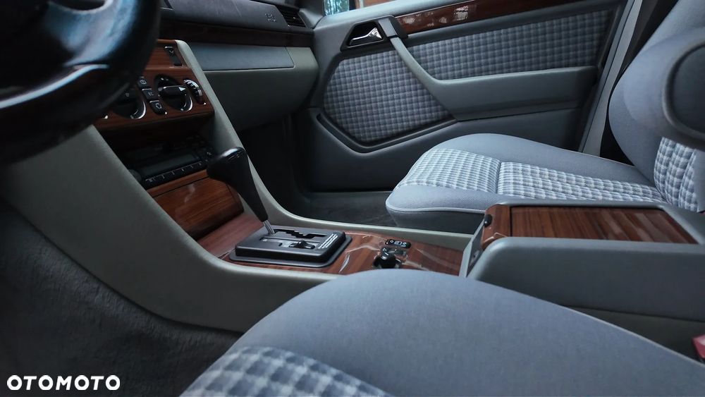 Mercedes-Benz Klasa E - 20