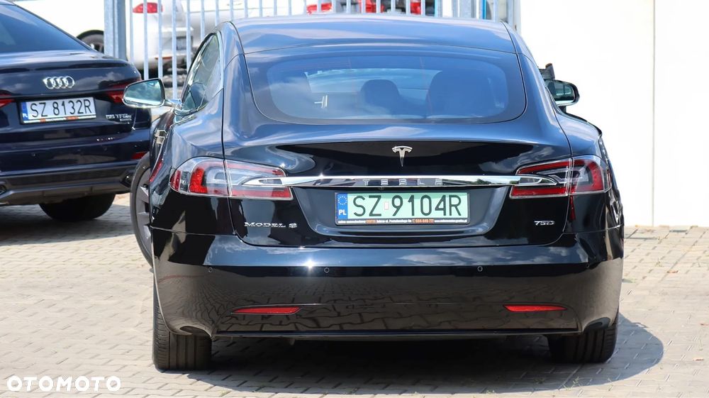 Tesla Model S Dual Motor Allradantrieb - 9