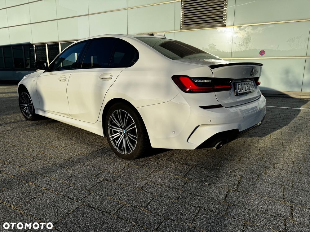 BMW Seria 3 318i M Sport - 14