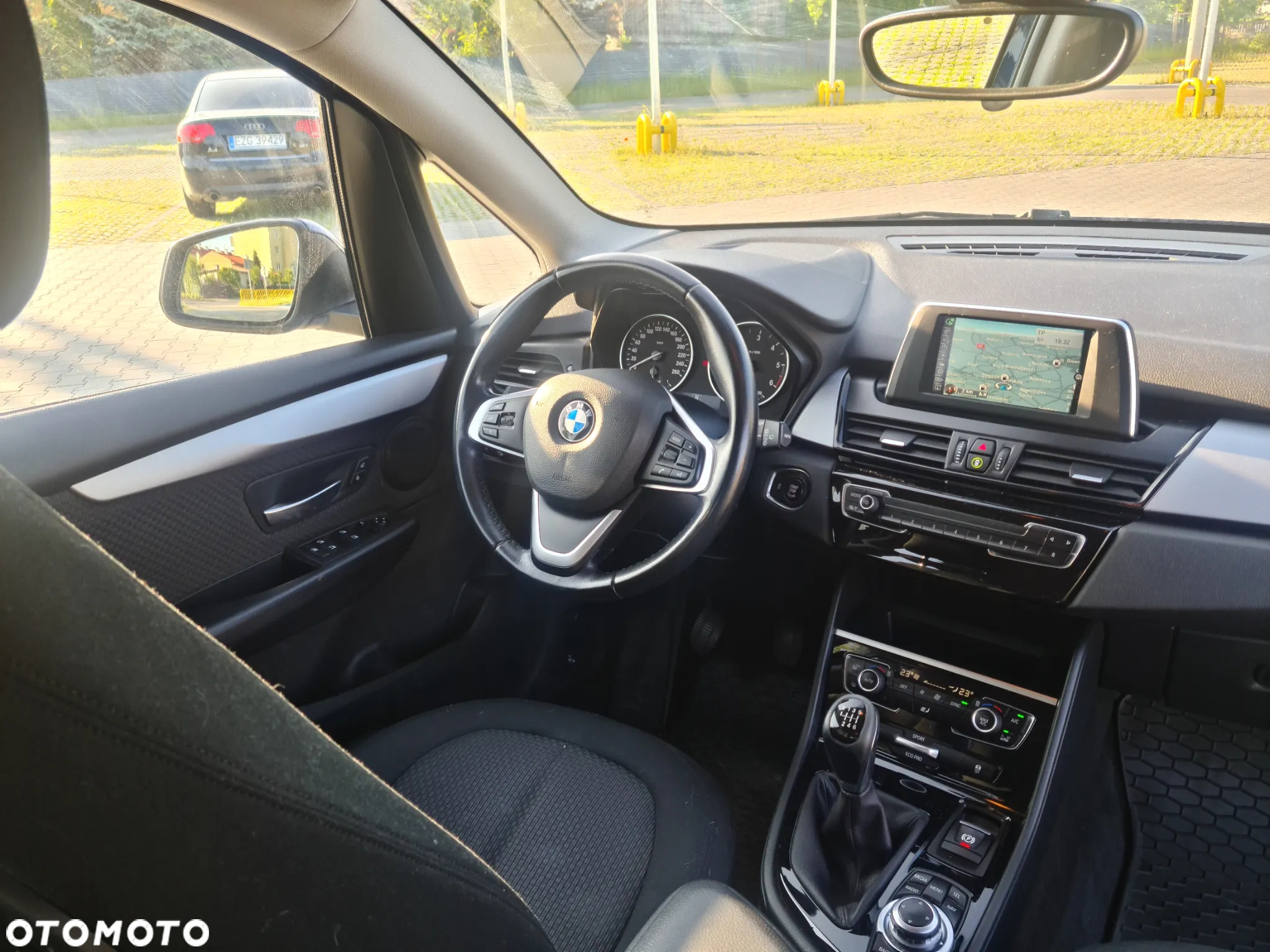 BMW Seria 2 216d - 10