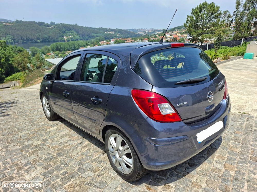 Opel Corsa 1.2 Cosmo - 4