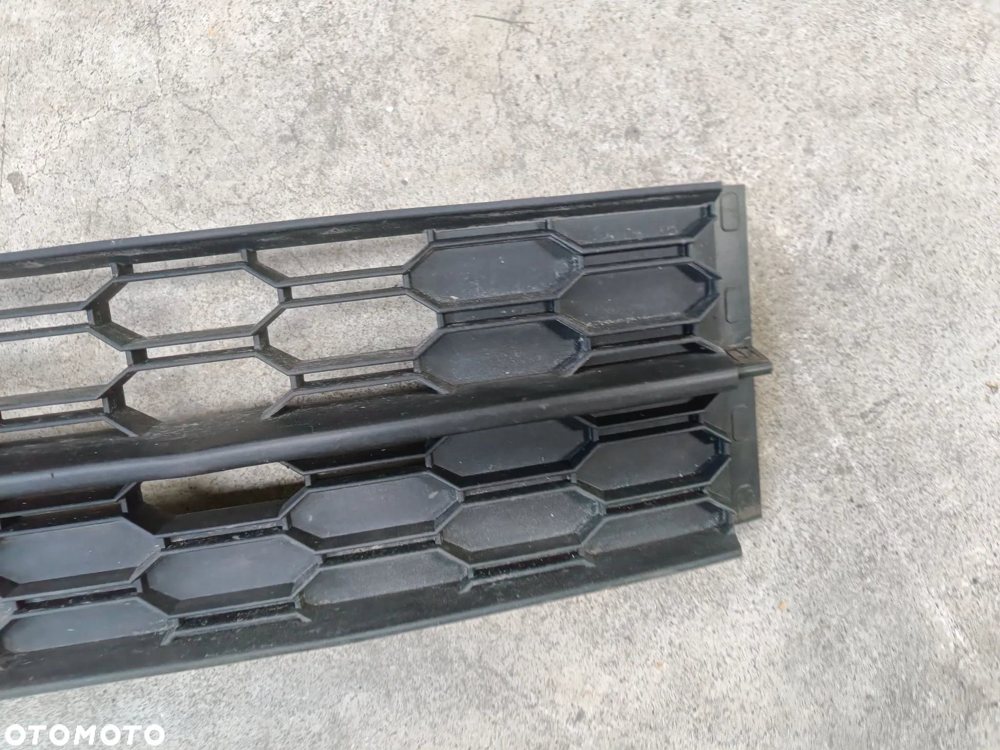 Kratka Środkowa Zderzaka Skoda Octavia 3 III FL Lift Atrapa Zaślepka 5E0853677L - 8