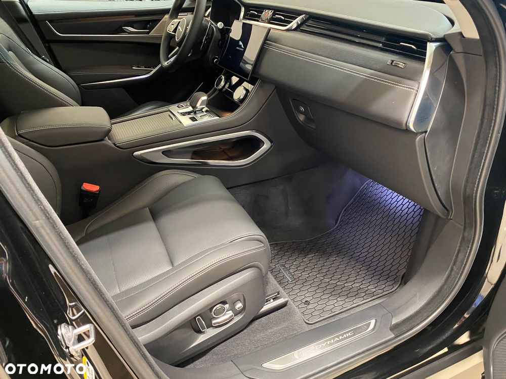Jaguar F-Pace - 10