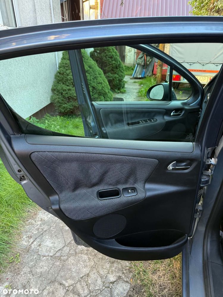 Peugeot 207 - 14