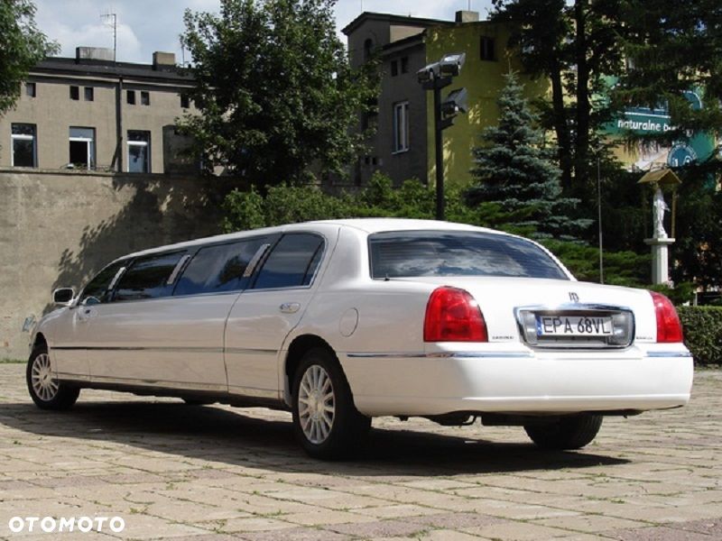 Lincoln Town Car - 4