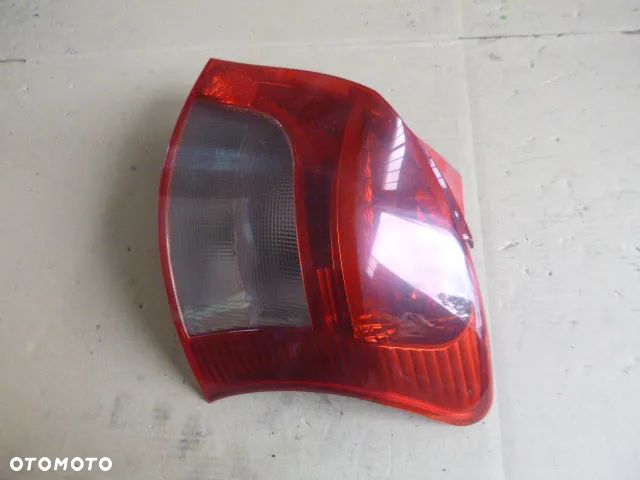 LAMPA PRAWY TYŁ PRAWA TYLNA TOYOTA YARIS II 5D 05-09 - 3