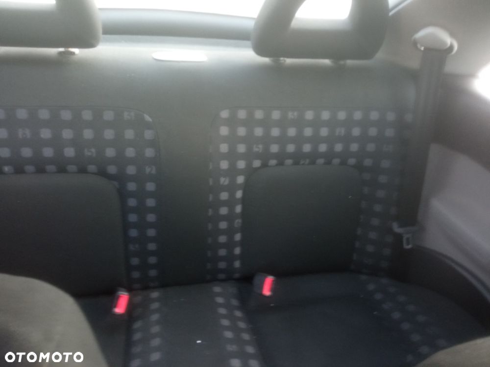 Volkswagen New Beetle - 7