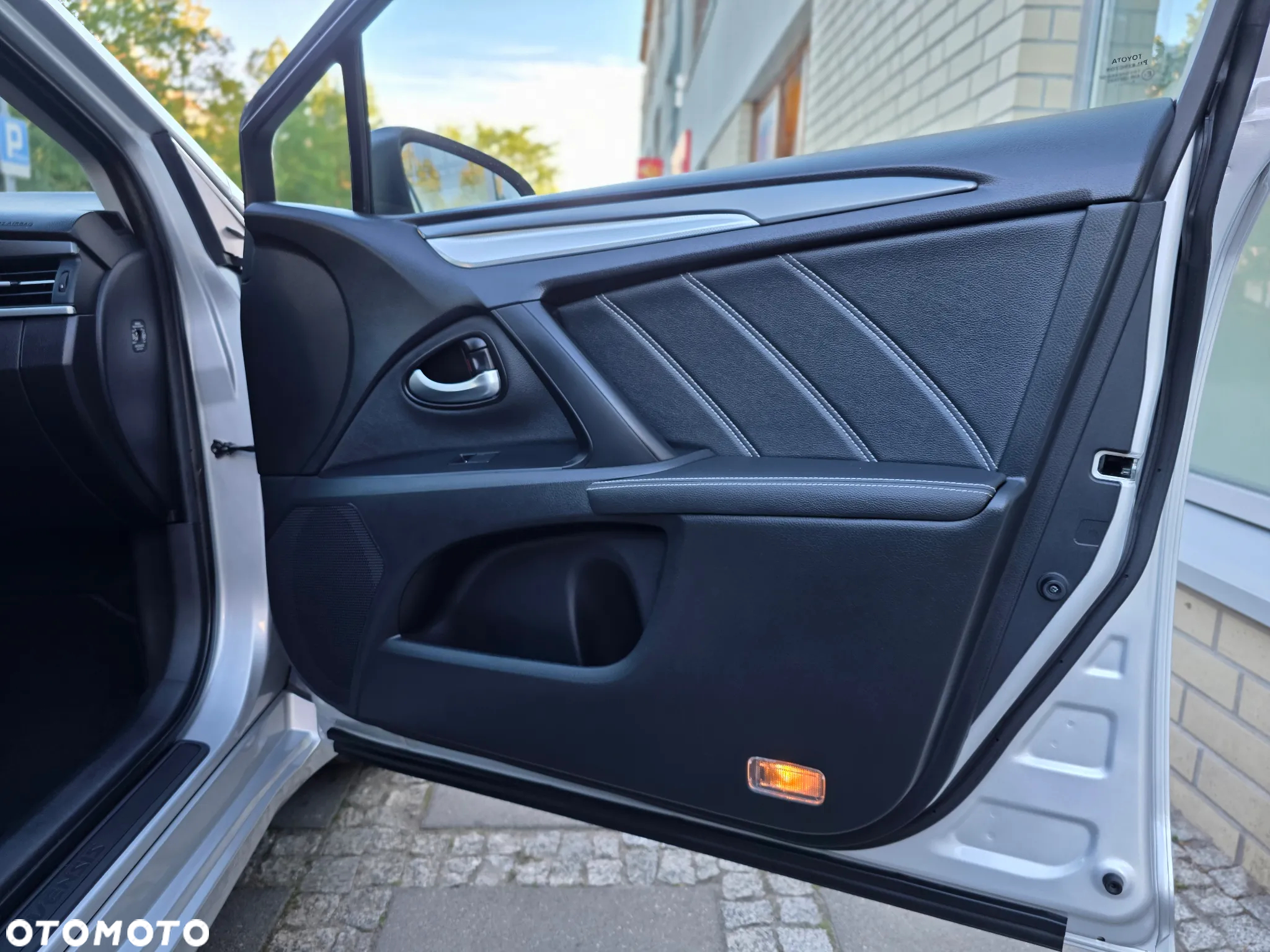 Toyota Avensis 1.8 Prestige - 25