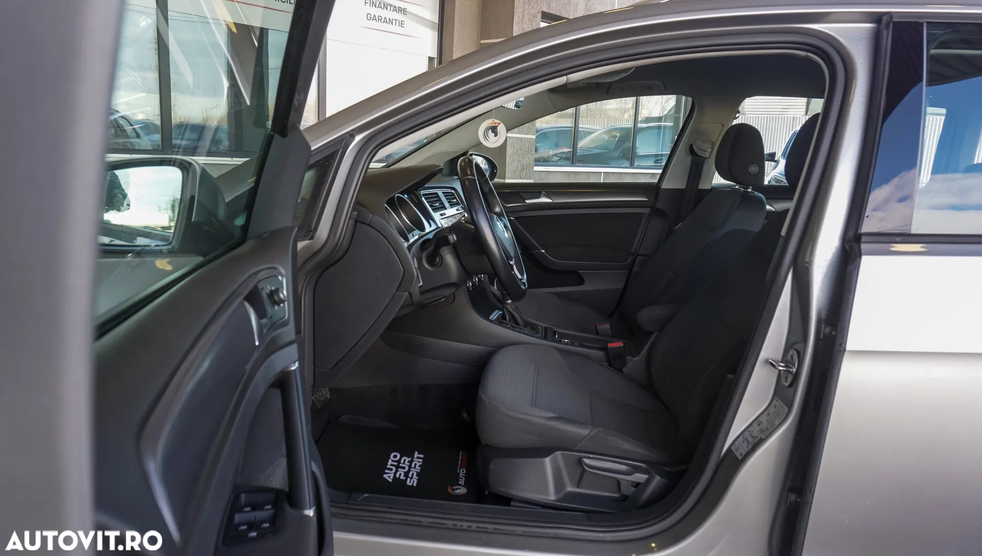 Volkswagen Golf 1.6 TDI DSG Comfortline - 25