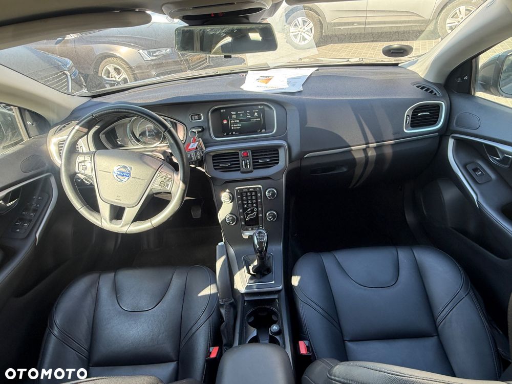 Volvo V40 T3 Momentum - 25
