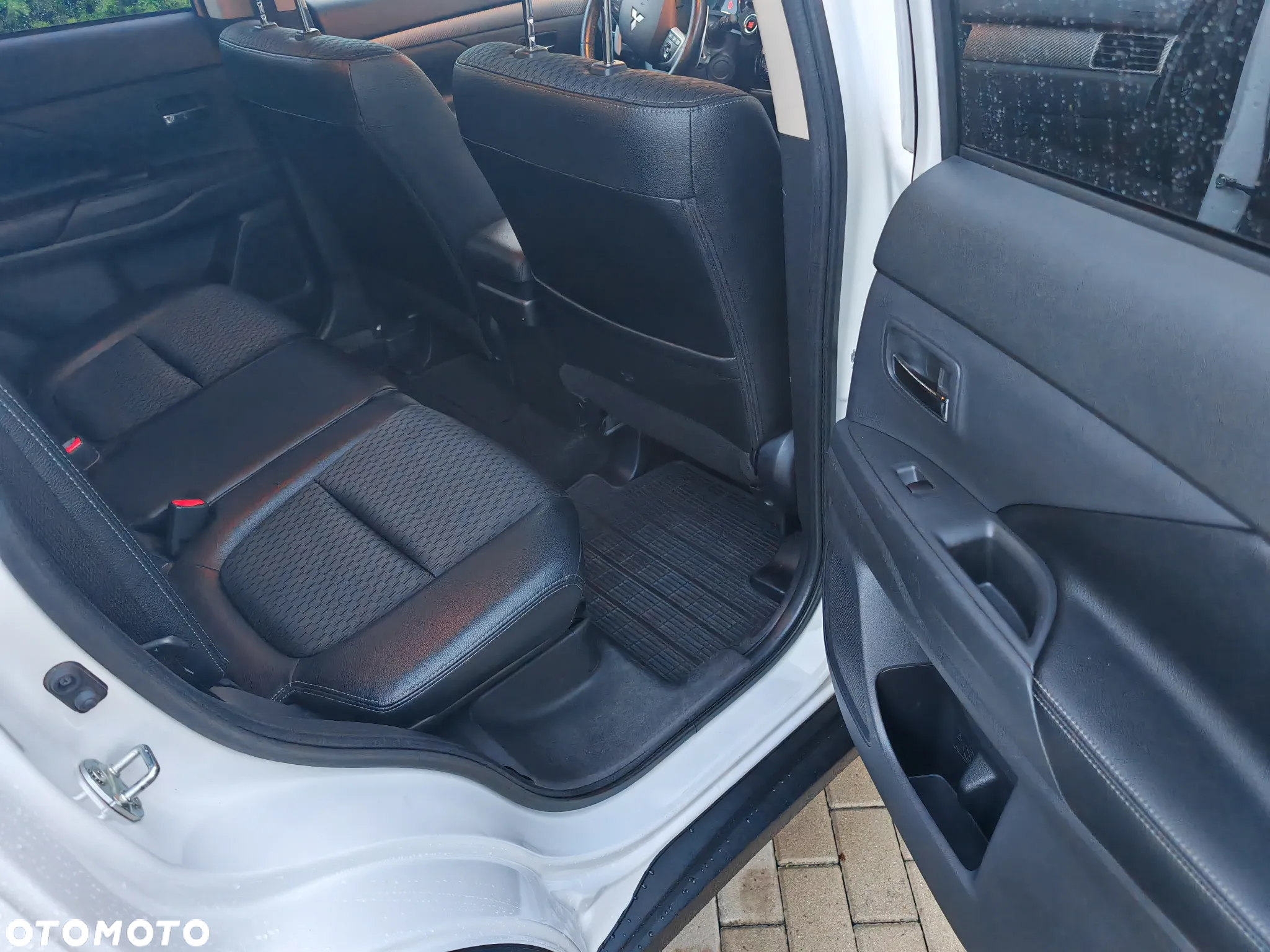 Mitsubishi Outlander 2.0 Instyle + 4WD CVT - 16