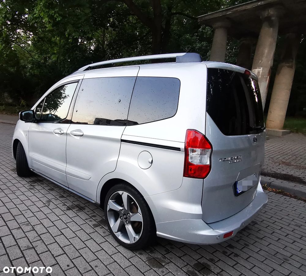 Ford Tourneo Courier 1.5 TDCi S&S Titanium - 4
