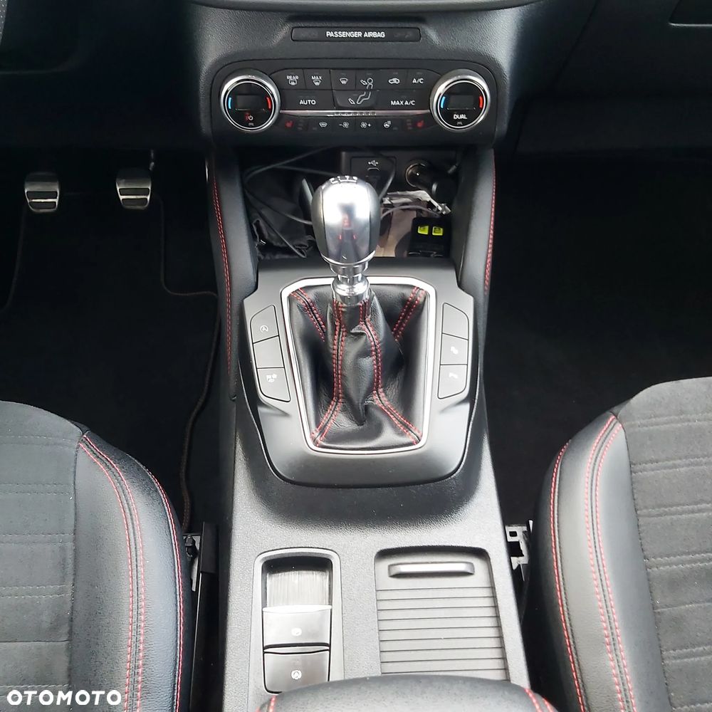 Ford Kuga 1.5 EcoBoost FWD ST-Line X - 10