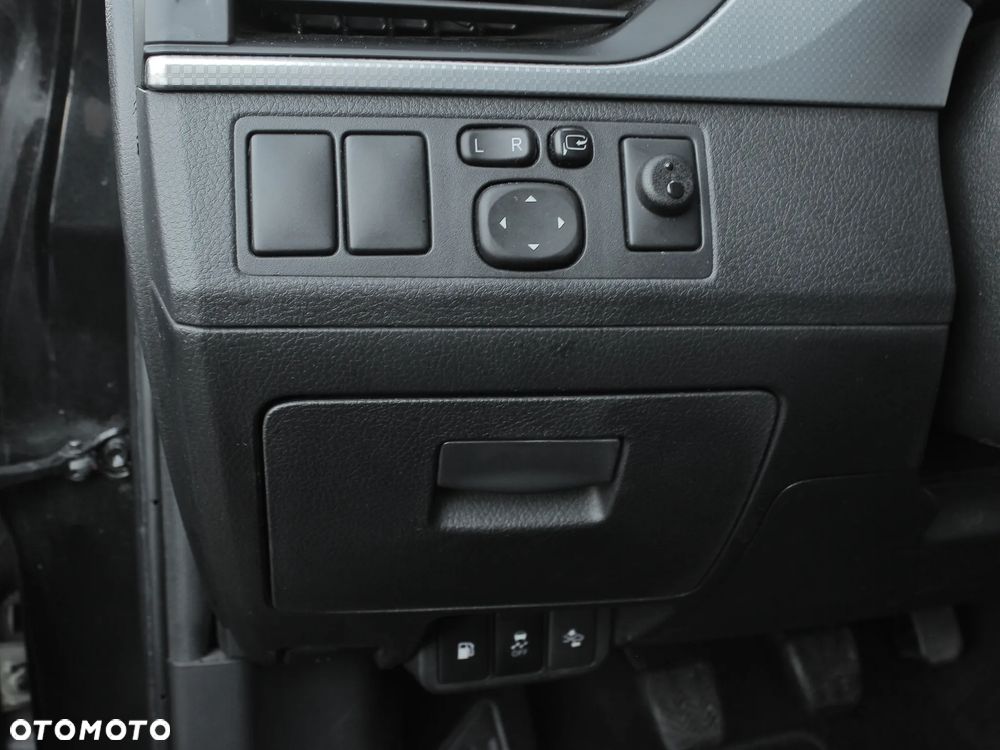 Toyota Avensis 1.8 Premium EU5 - 25