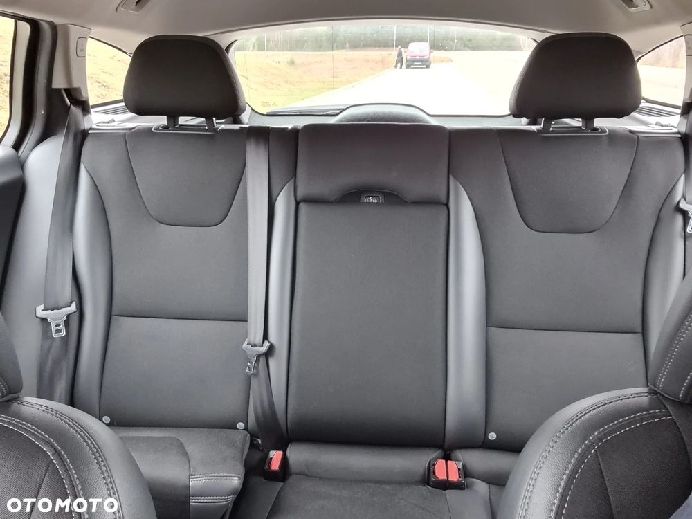 Volvo V60 D4 Drive-E Momentum - 26