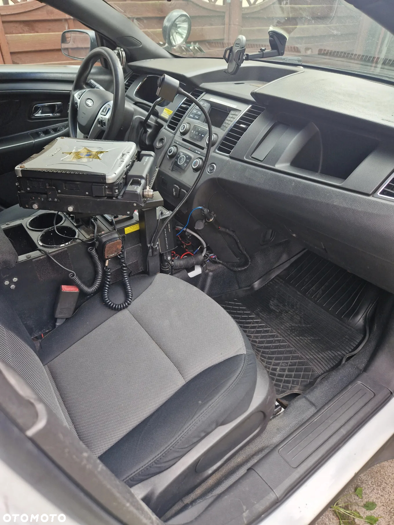 Ford Taurus - 11