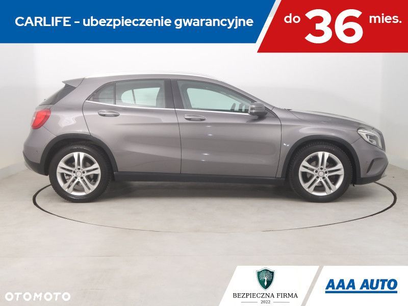 Mercedes-Benz GLA - 8