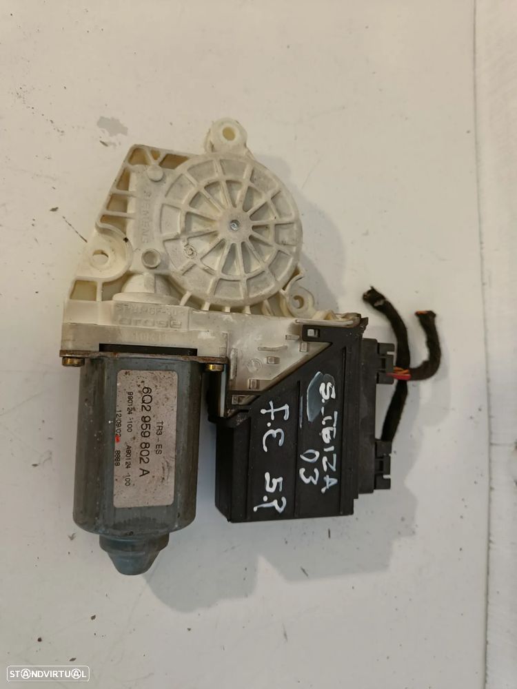 Motor elevador vidro frente esquerdo SEAT Ibiza 6L 2004  VW polo 2004 - 1