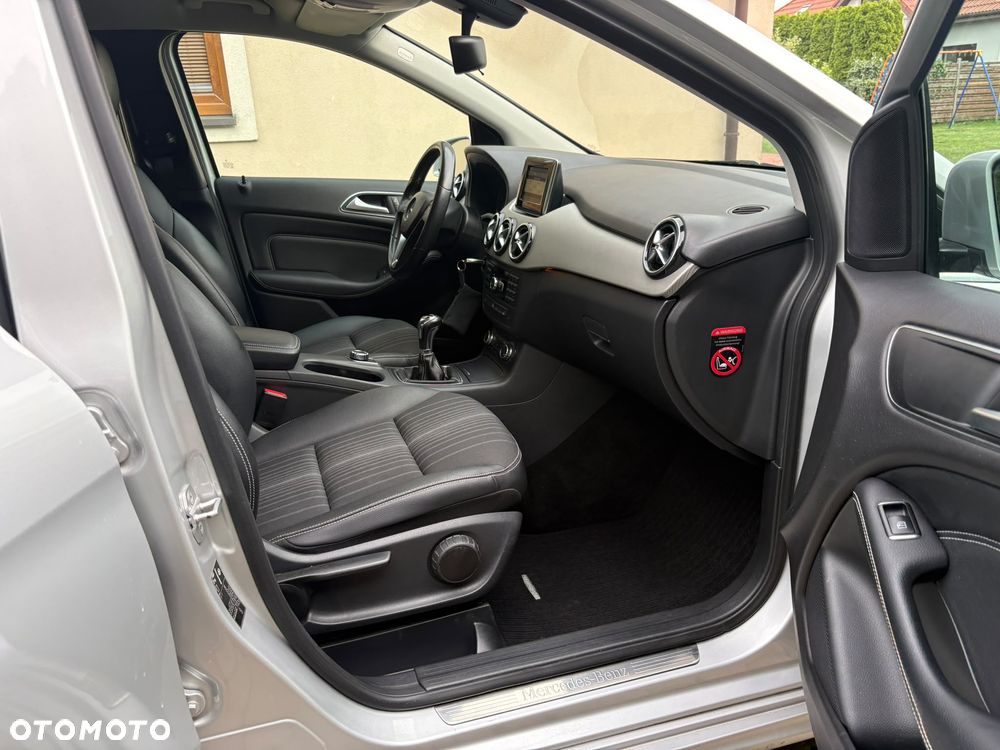 Mercedes-Benz Klasa B 180 BlueEFFICIENCY Edition Style - 14