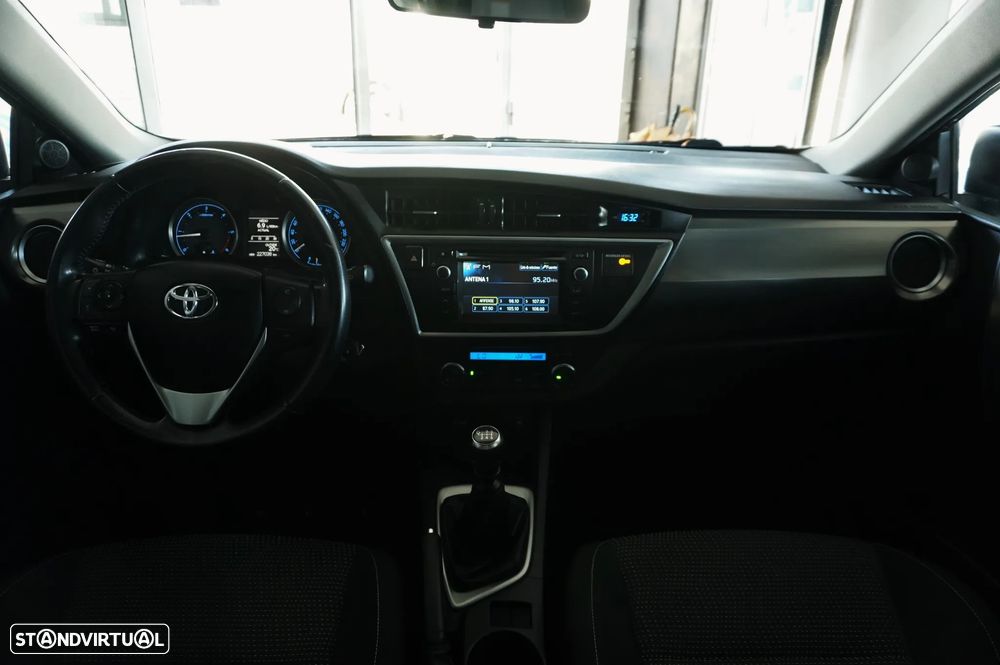 Toyota Auris Touring Sports 1.4 D-4D Life - 8