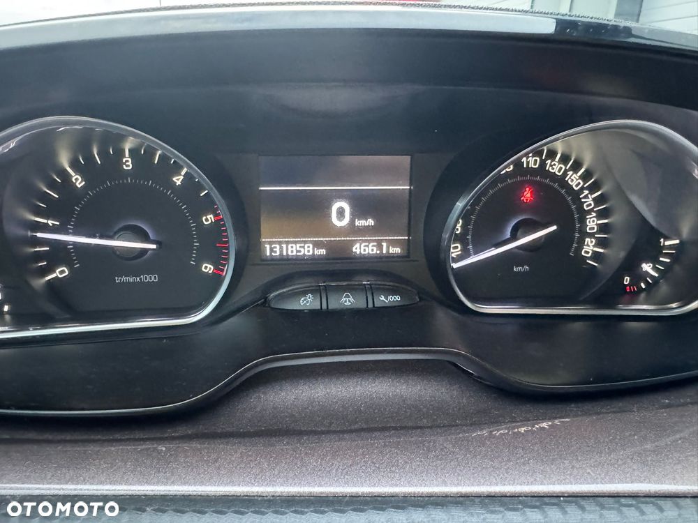 Peugeot 2008 1.6 e-HDi Allure S&S - 16