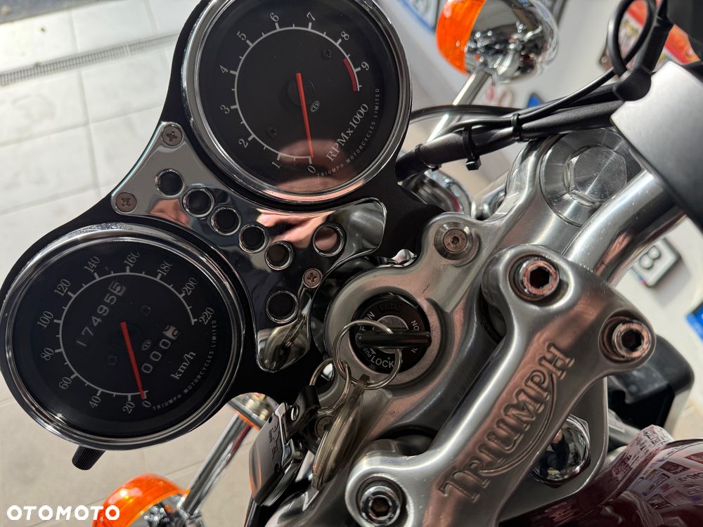 Triumph Thunderbird - 7