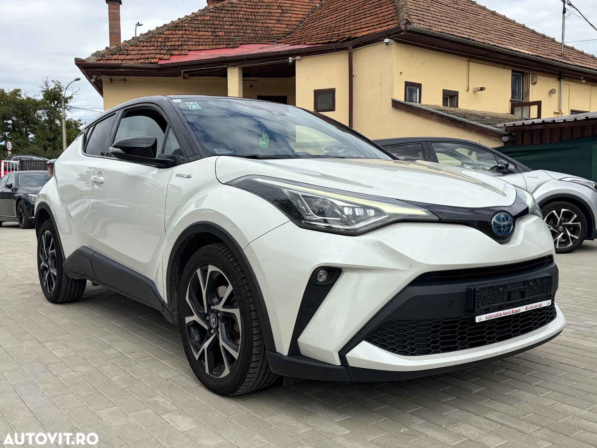 Toyota C-HR Hybrid Lounge - 10