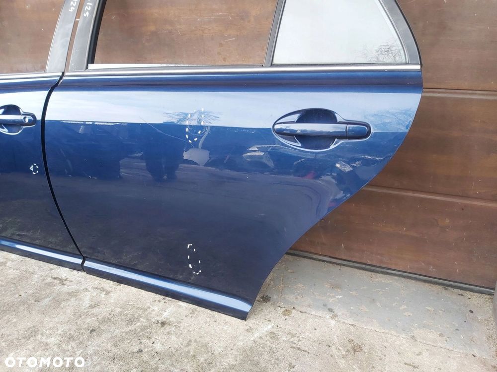 TOYOTA Avensis T25 03-08 r drzwi lewy tył lewe tylne KOMBI 8P4 - 4