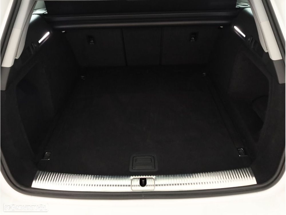 Audi A4 Avant 30 TDI Advanced S tronic — fotografia 17