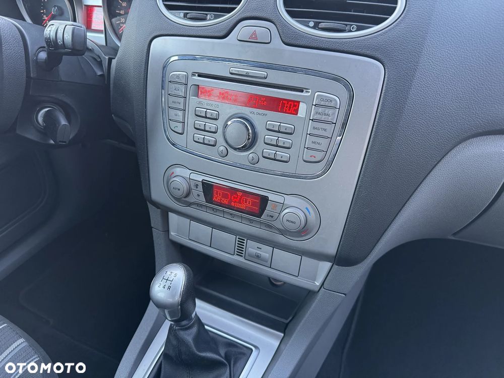 Ford Focus 1.6 16V Style+ - 34