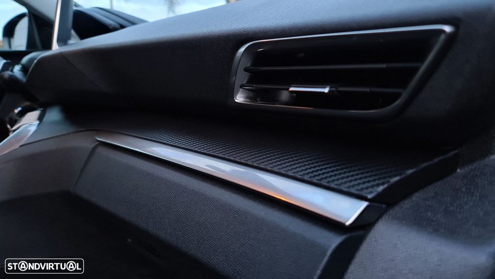 Peugeot 5008 1.5 BlueHDi Allure EAT8 - 32