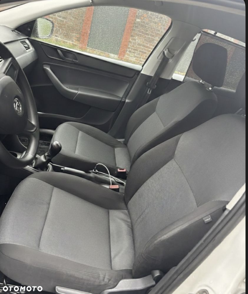 Skoda RAPID 1.6 TDI DPF Ambition - 6