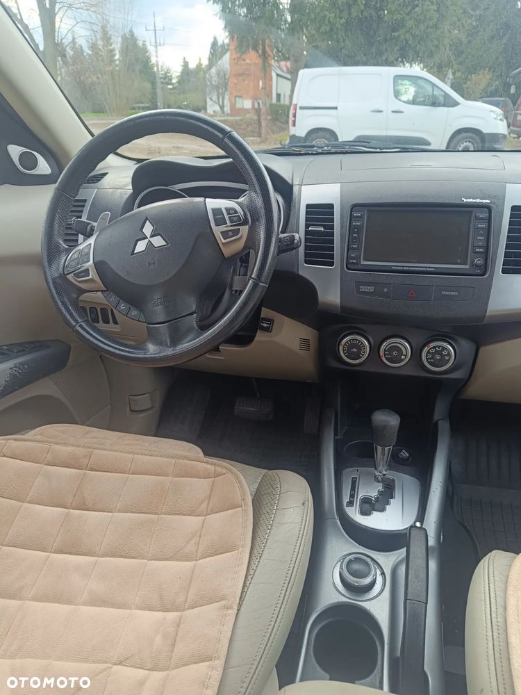 Mitsubishi Outlander 2.4 4WD CVT Instyle - 6