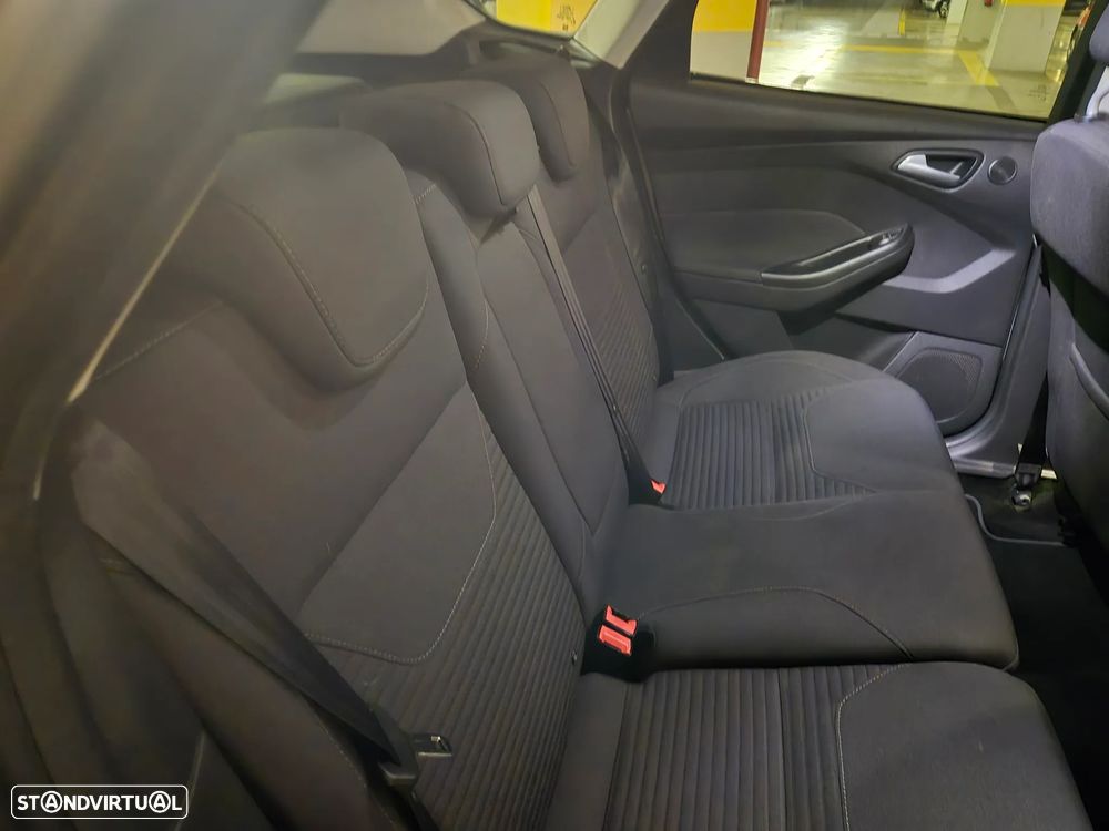 Ford Focus 1.0 SCTi Titanium - 32