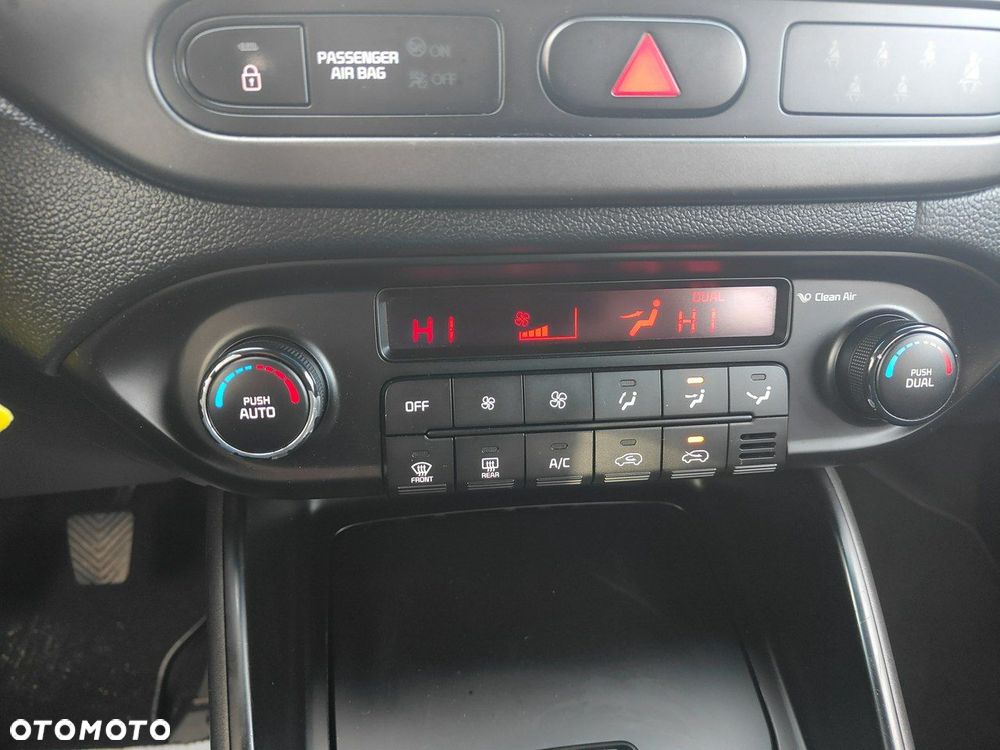 Kia Carens - 12