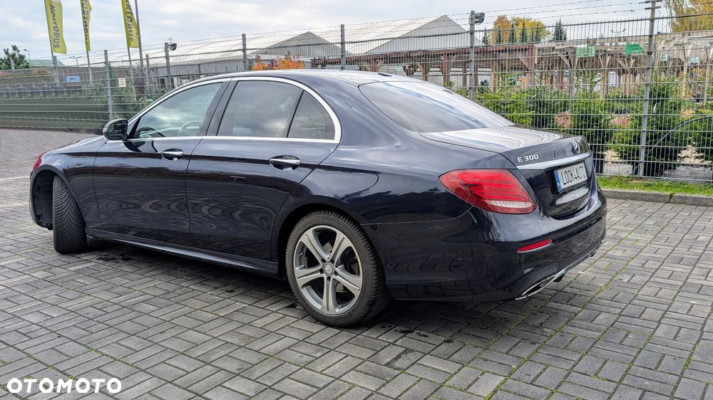 Mercedes-Benz Klasa E 300 9G-TRONIC - 6