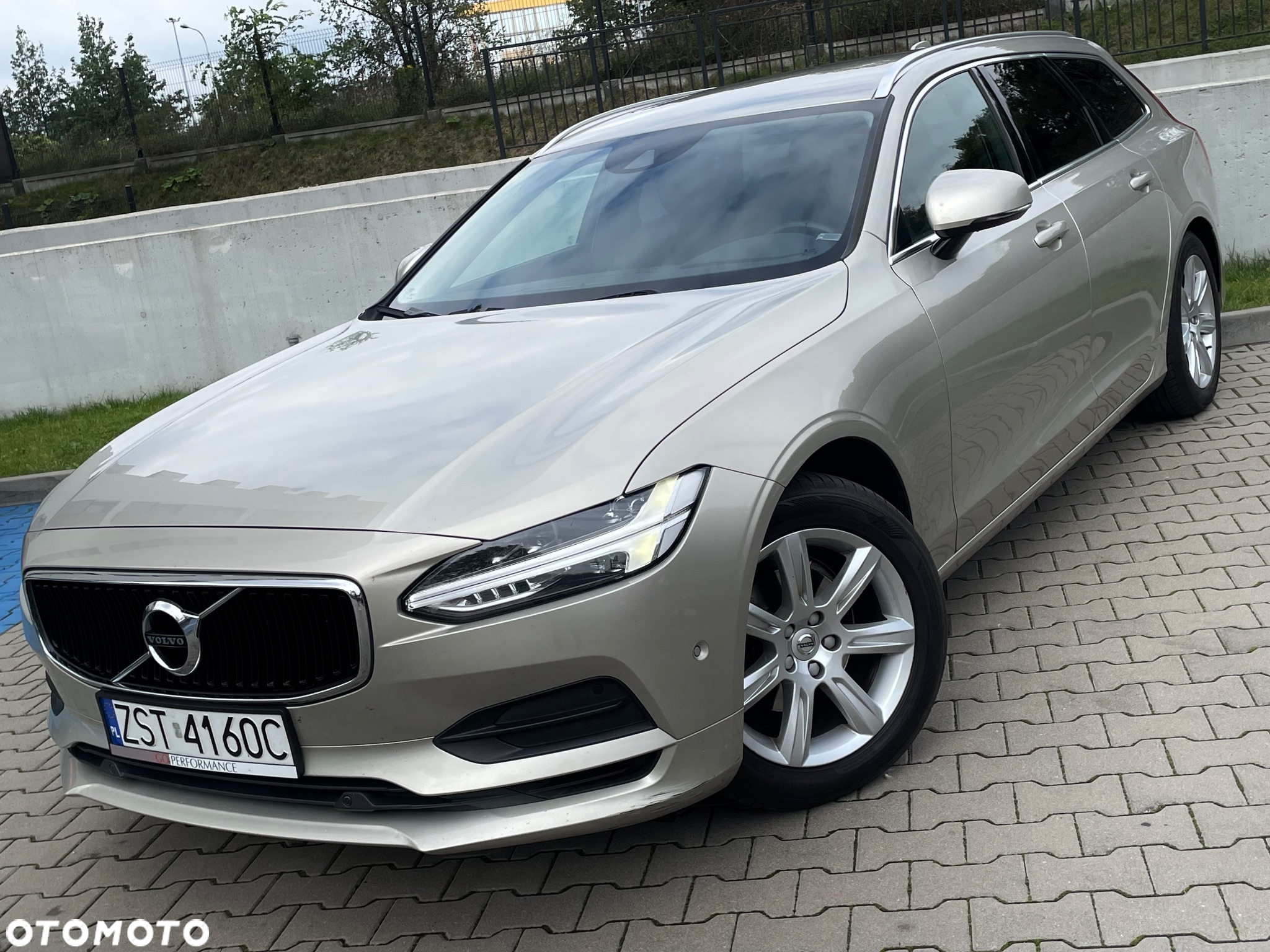 Volvo V90 - 2