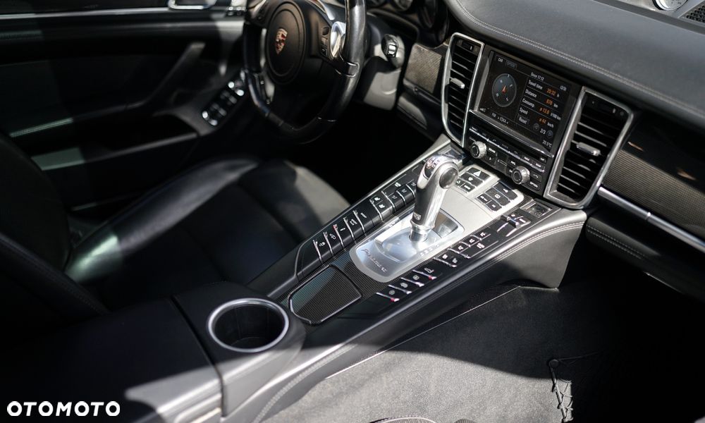 Porsche Panamera 4S - 23