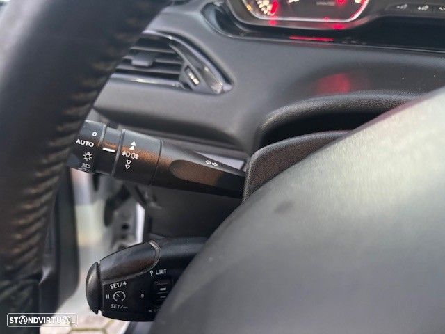 Peugeot 208 1.4 HDi SE Style - 15