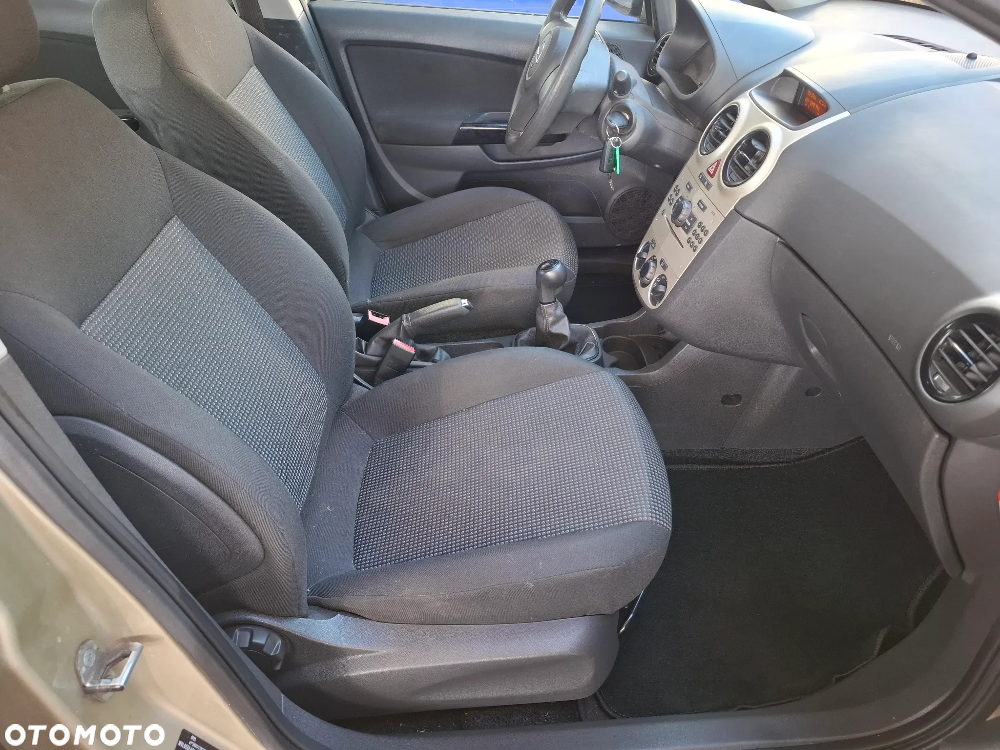 Opel Corsa 1.2 16V Cosmo - 8