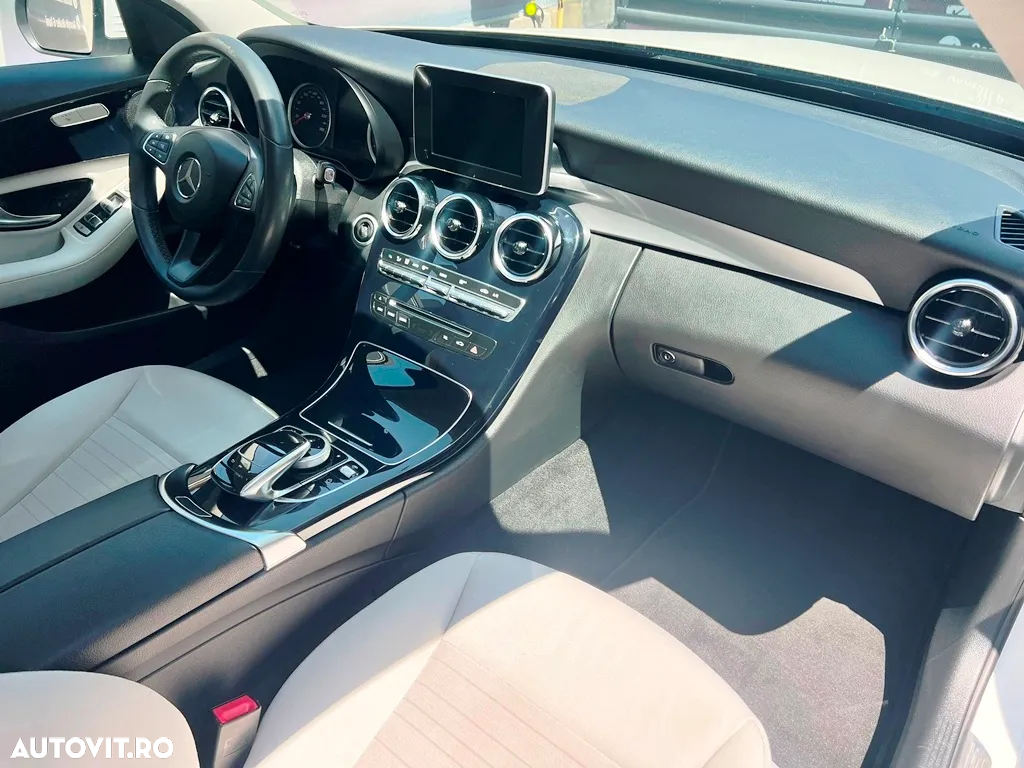 Mercedes-Benz C - 12