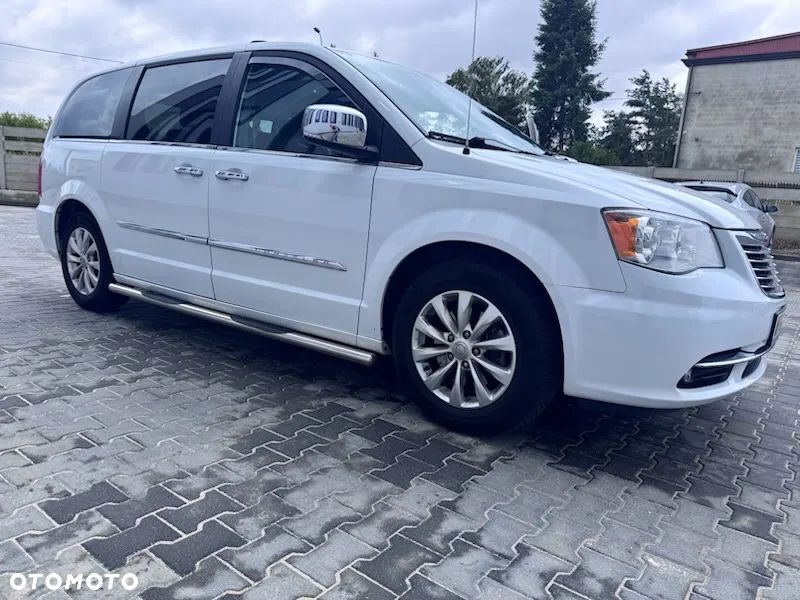 Chrysler Town & Country 3.6 Limited - 13