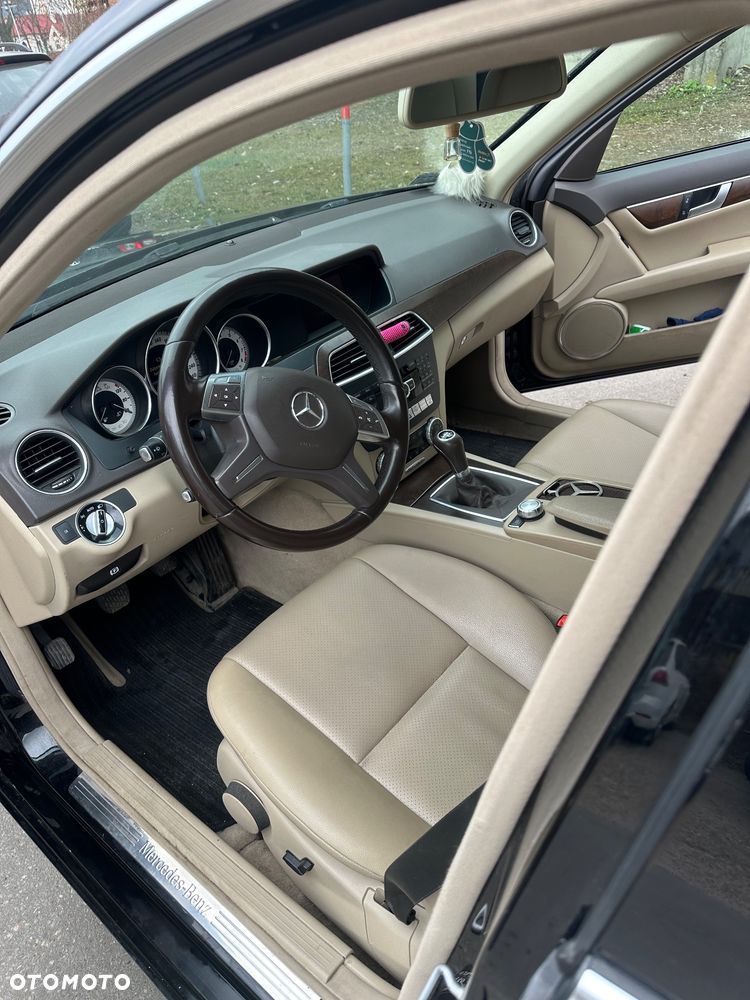 Mercedes-Benz Klasa C 200 CGI BlueEFFICIENCY Avantgarde - 5