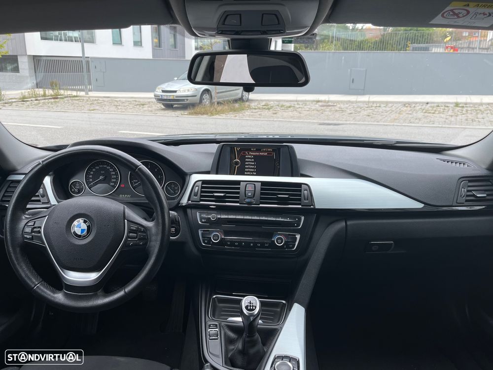 BMW 318 d Line Sport - 13
