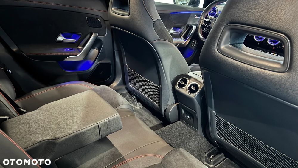 Mercedes-Benz CLA 200 AMG Line 7G-DCT - 33