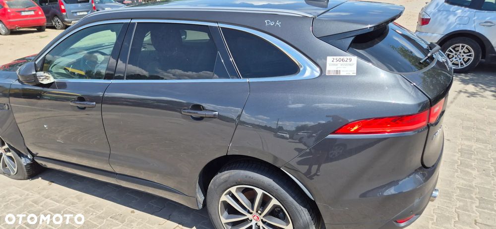 Jaguar F-Pace - 12