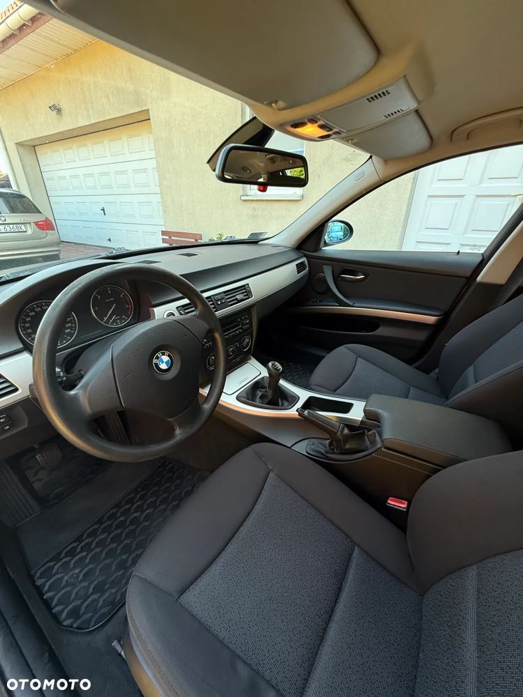 BMW Seria 3 318d - 11