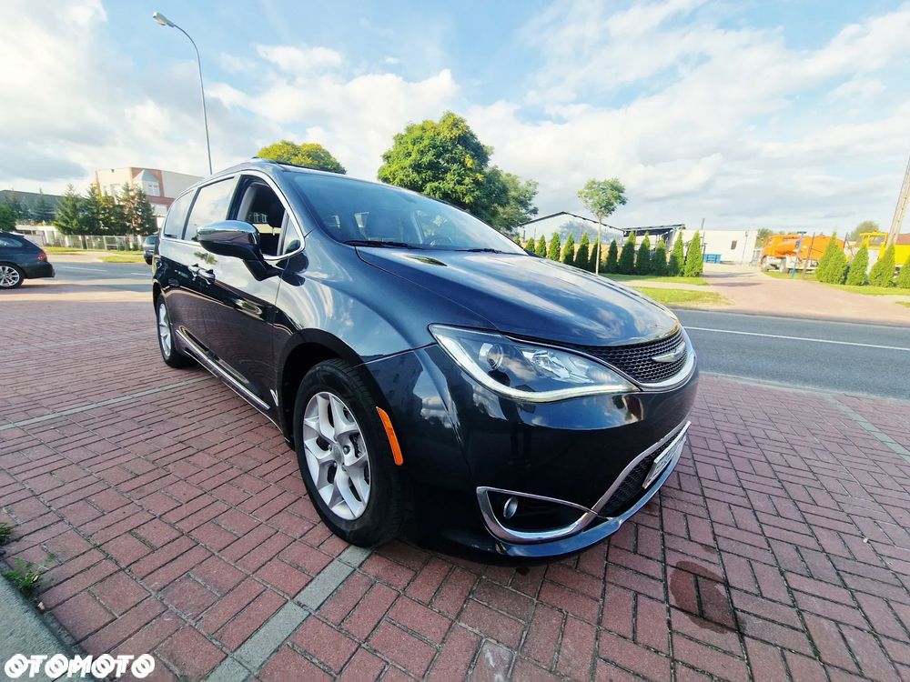 Chrysler Pacifica - 18