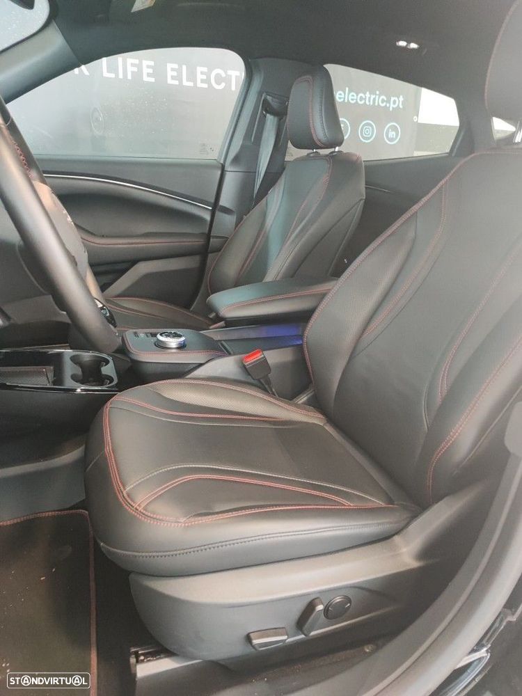 Ford Mustang Mach-E 75.7 kWh Premium AWD - 7